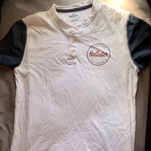 Hollister t shirt